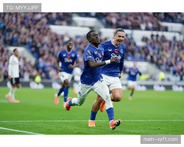 埃弗顿主场五后卫体系失效 面对曼联肋部渗透失守关键区域